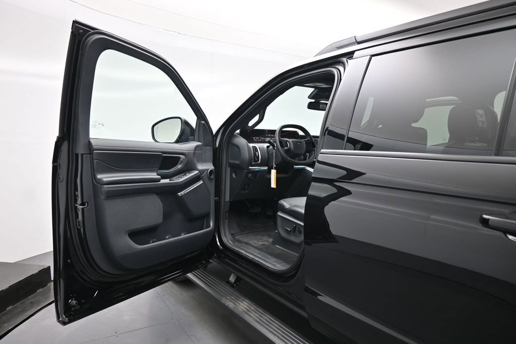 New 2026 Ford Expedition Max Platinum w/ Stealth Performance Package AWD/4WD image 8