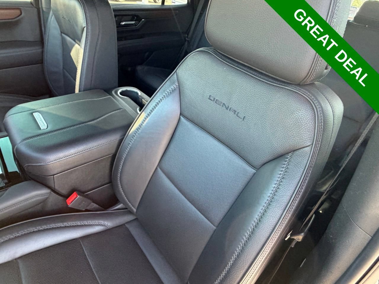 Used 2025 GMC Yukon Denali AWD/4WD image 31