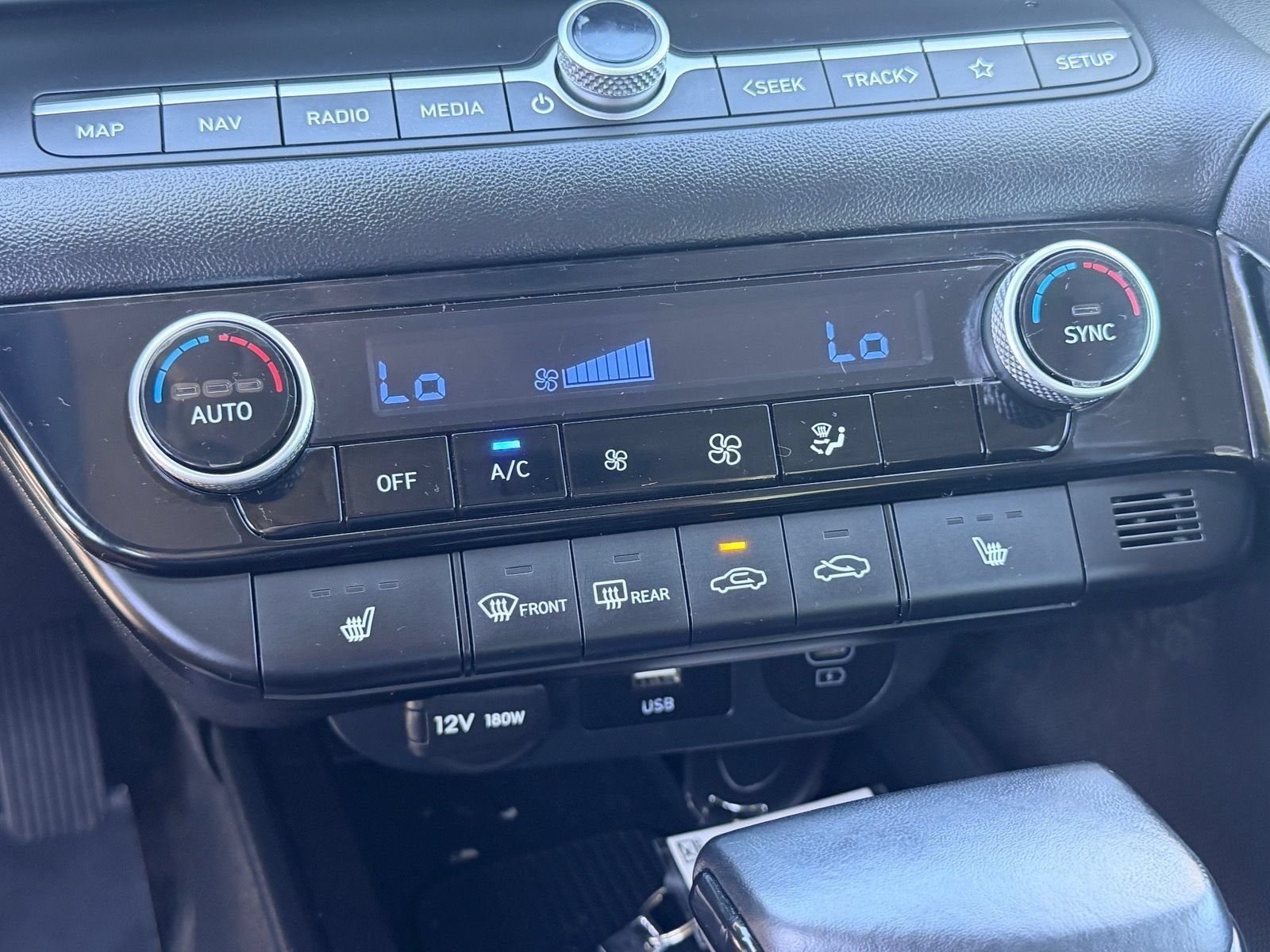 Used 2025 Hyundai Elantra SEL FWD image 28