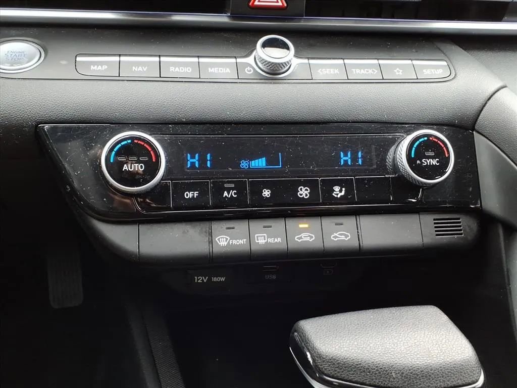 Used 2024 Hyundai Elantra SEL image 34