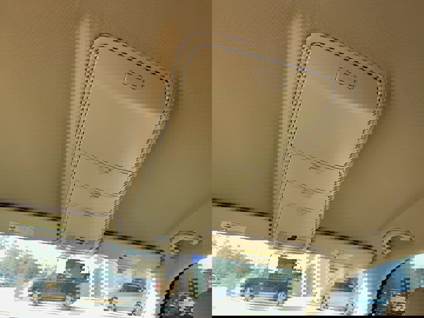 Used 2011 Volkswagen Tiguan SE image 17