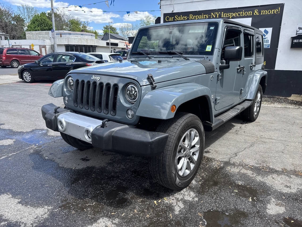 Used 2015 Jeep Wrangler Unlimited Sahara w/ Dual Top Group AWD/4WD image 1