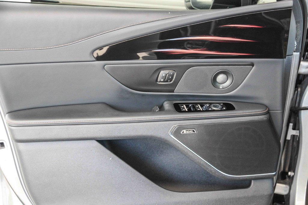 Used 2024 Lincoln Nautilus Reserve w/ Equipment Group 202A AWD/4WD image 22