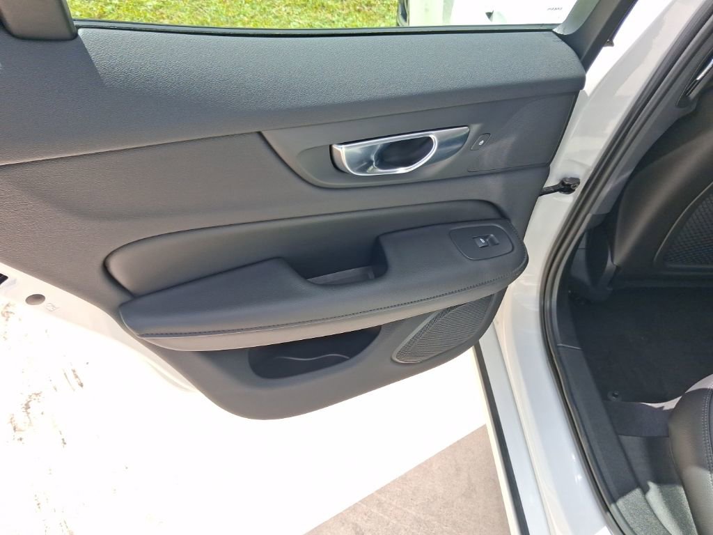 Used 2024 Volvo S60 B5 Plus AWD/4WD image 10