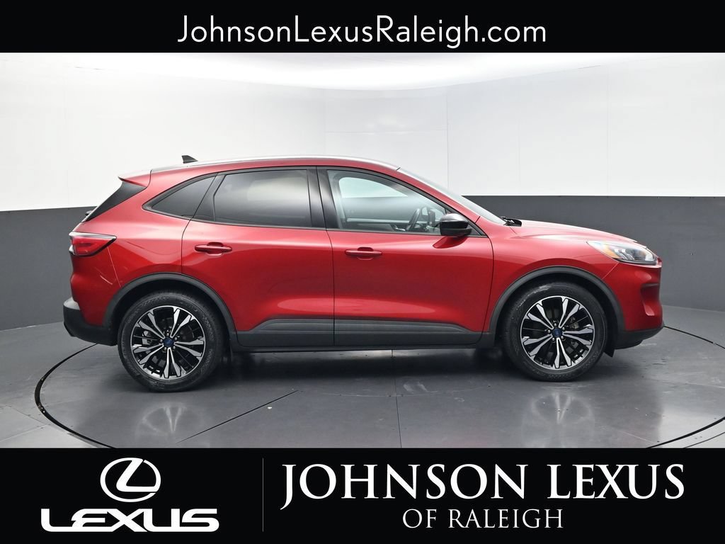 Used 2021 Ford Escape SE w/ SE Sport Appearance Package FWD image 6