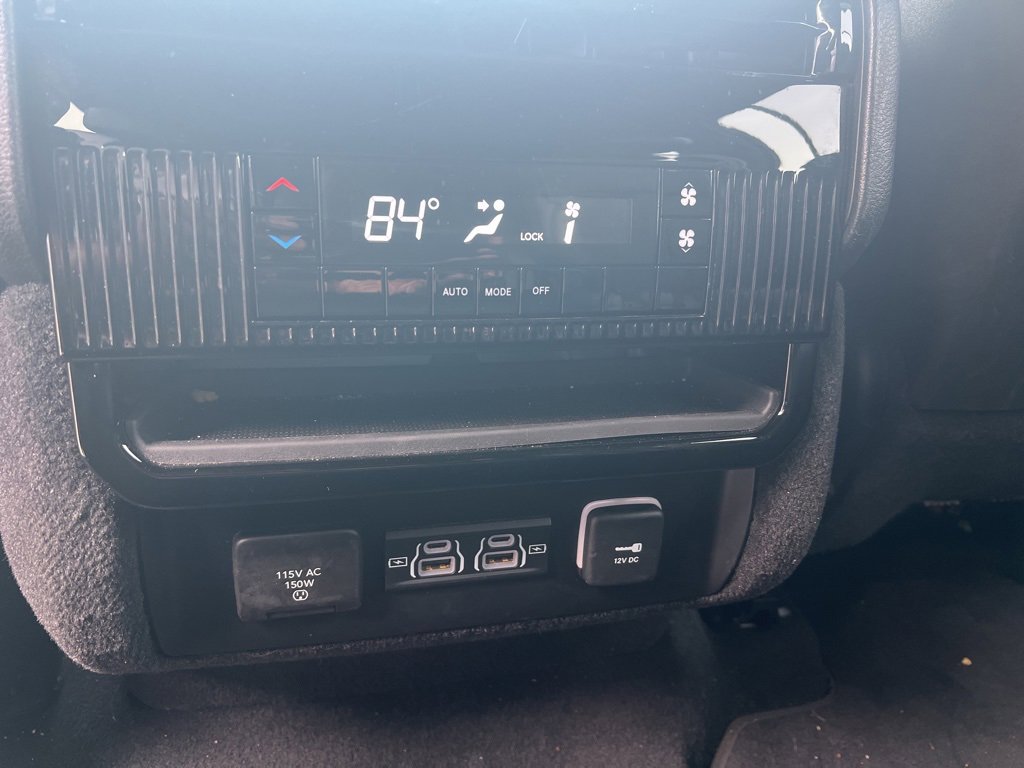 Used 2024 Jeep Wagoneer Series II w/ Flexible Seating Group image 11