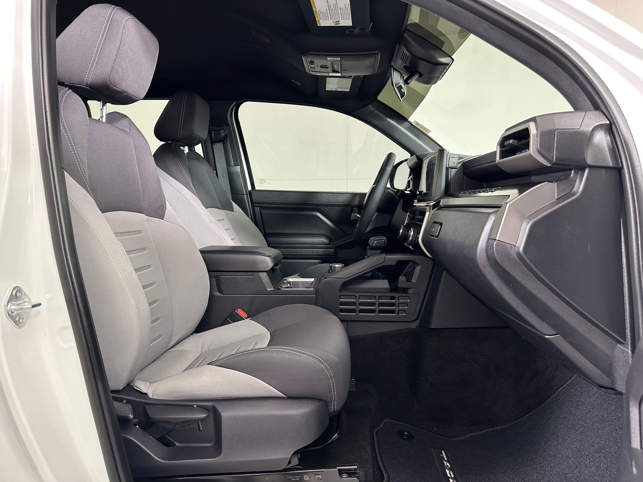 Used 2025 Toyota Tacoma TRD Sport AWD/4WD image 28