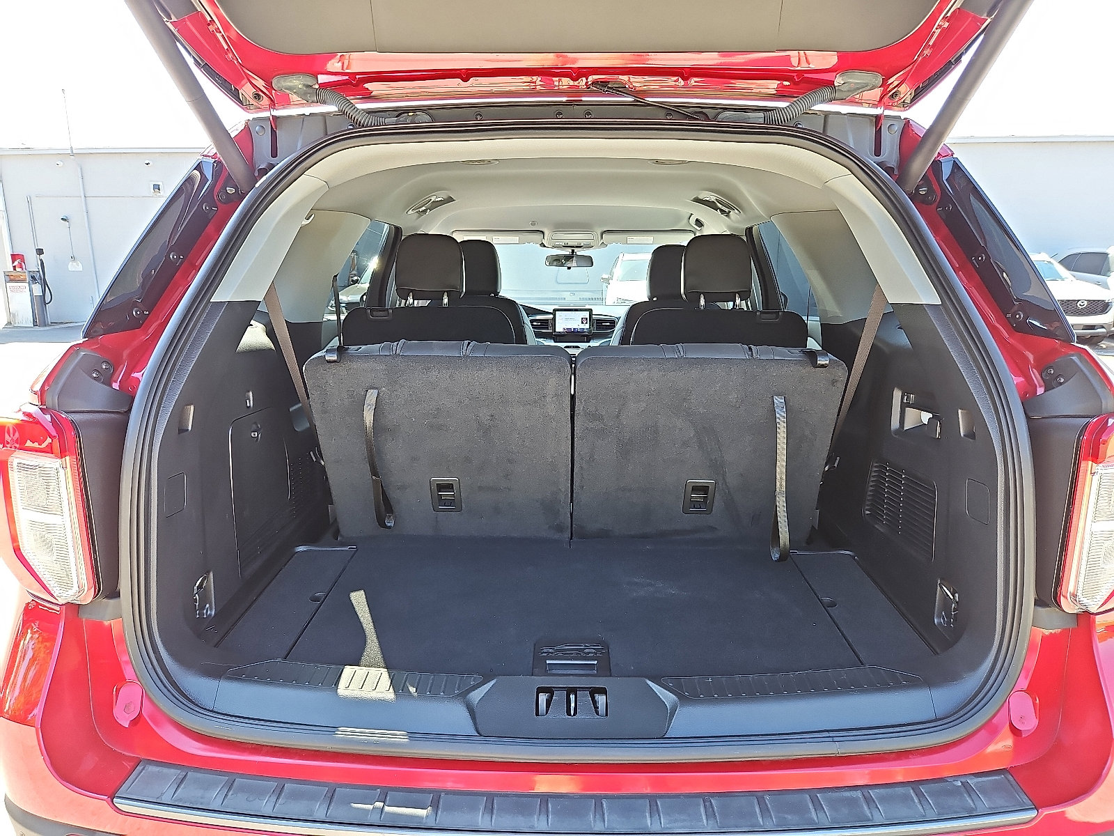 Used 2022 Ford Explorer XLT w/ Equipment Group 202A image 29