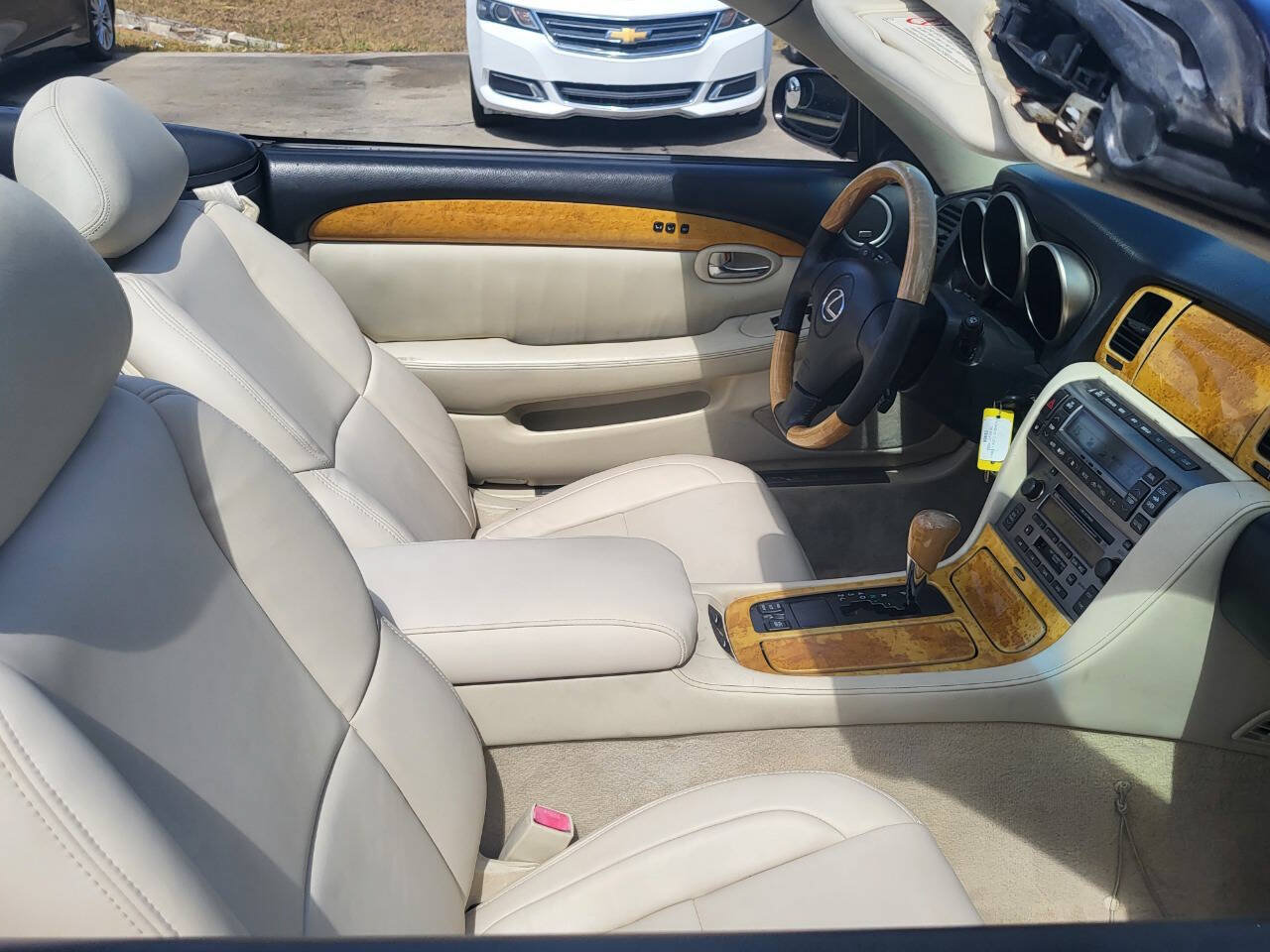 Used 2004 Lexus SC 430 Convertible RWD image 3