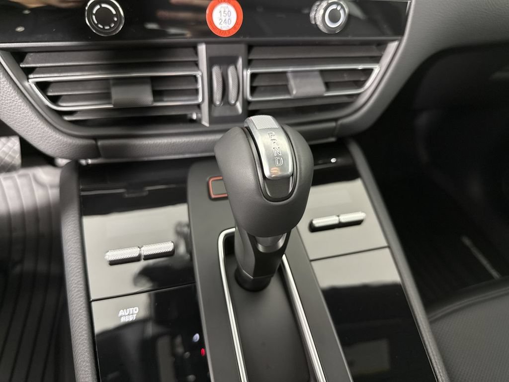 New 2026 Porsche Macan AWD/4WD image 33