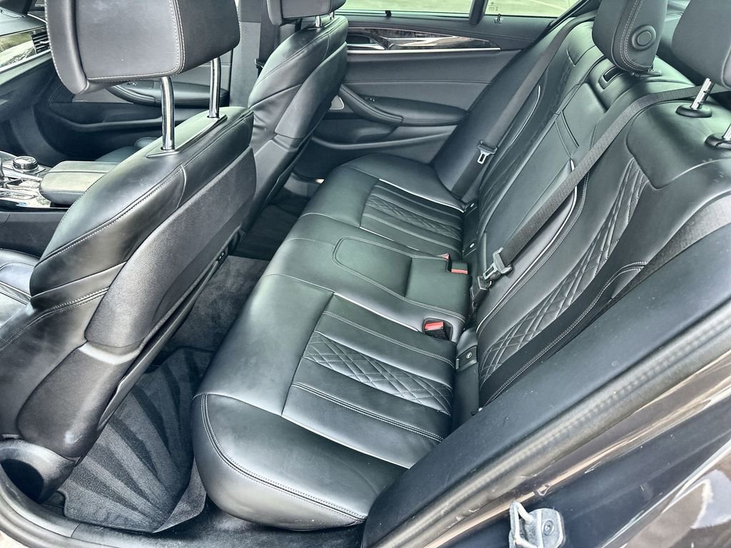 Used 2023 BMW M550i xDrive w/ Executive Package AWD/4WD image 16