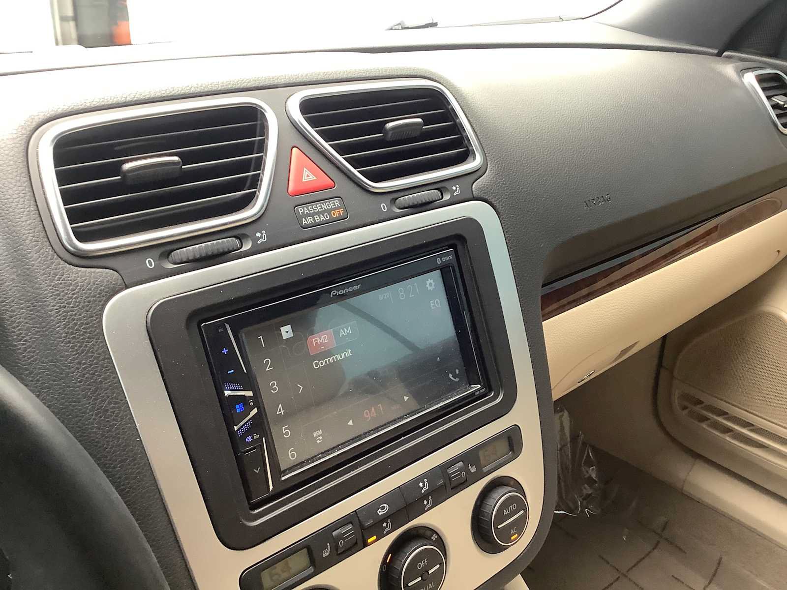 Used 2009 Volkswagen Eos Lux FWD image 17