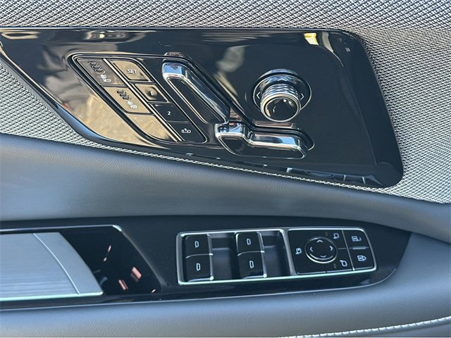 New 2025 Cadillac Optiq Luxury 1 image 29