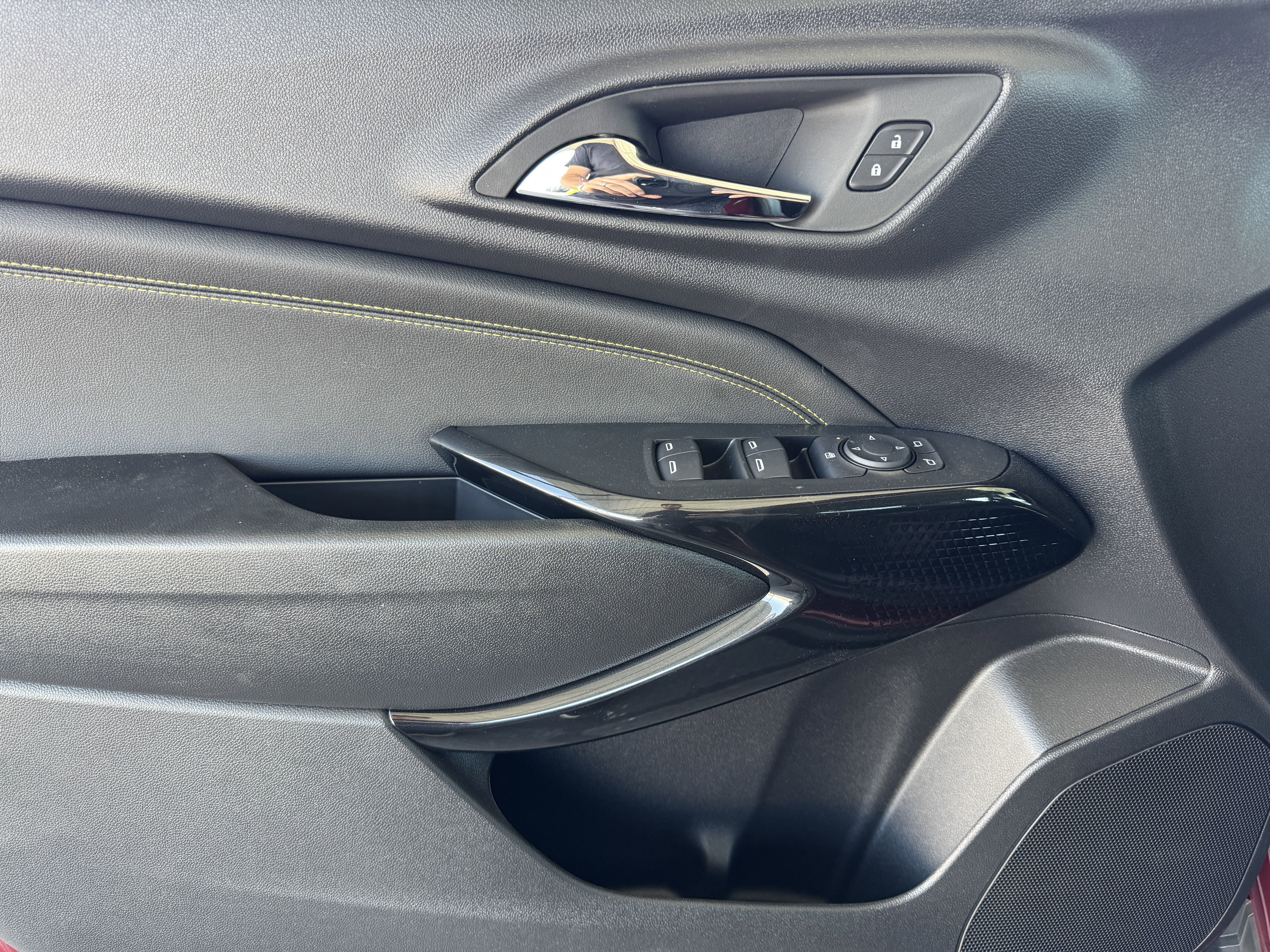 New 2025 Chevrolet Trax LT w/ LT Convenience Package image 9