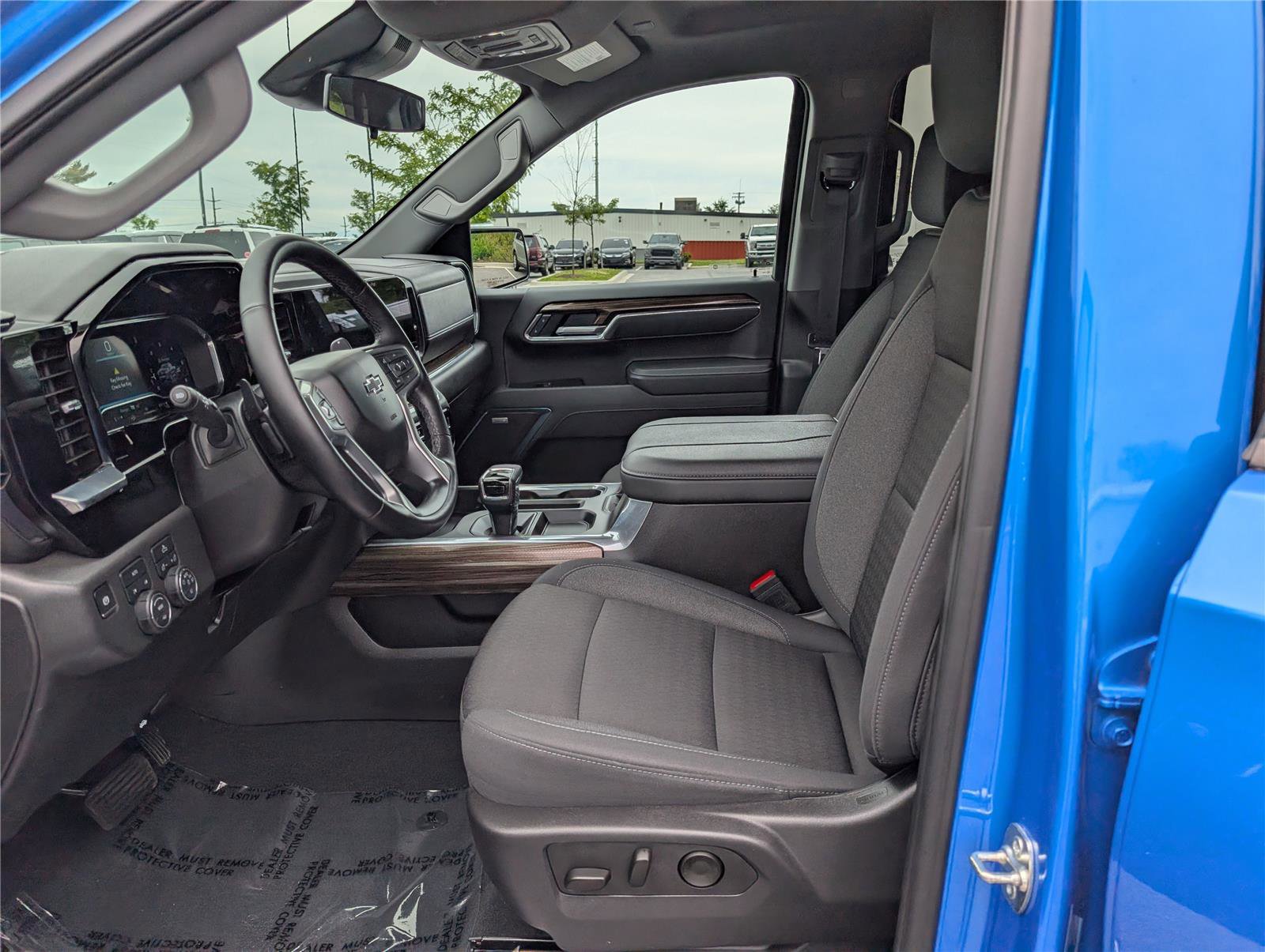 Used 2025 Chevrolet Silverado 1500 RST w/ Convenience Package II AWD/4WD image 16