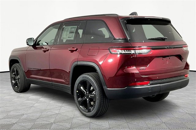 New 2025 Jeep Grand Cherokee Laredo image 4