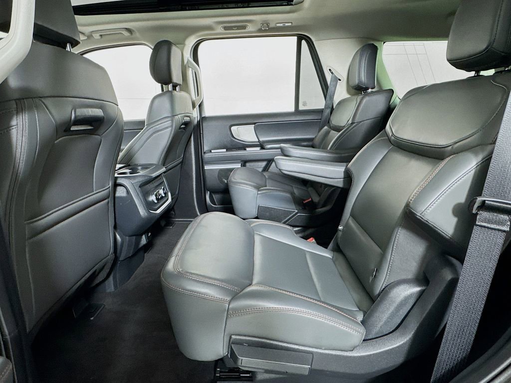 Used 2025 Ford Expedition Active image 12