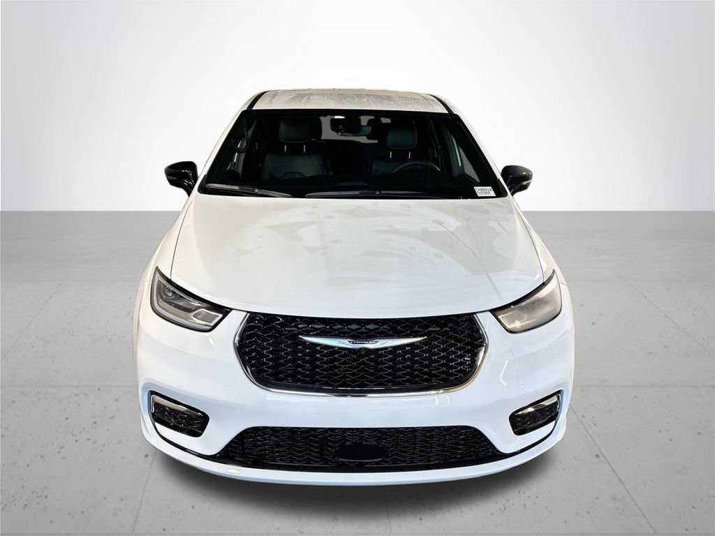 New 2026 Chrysler Pacifica Select image 3