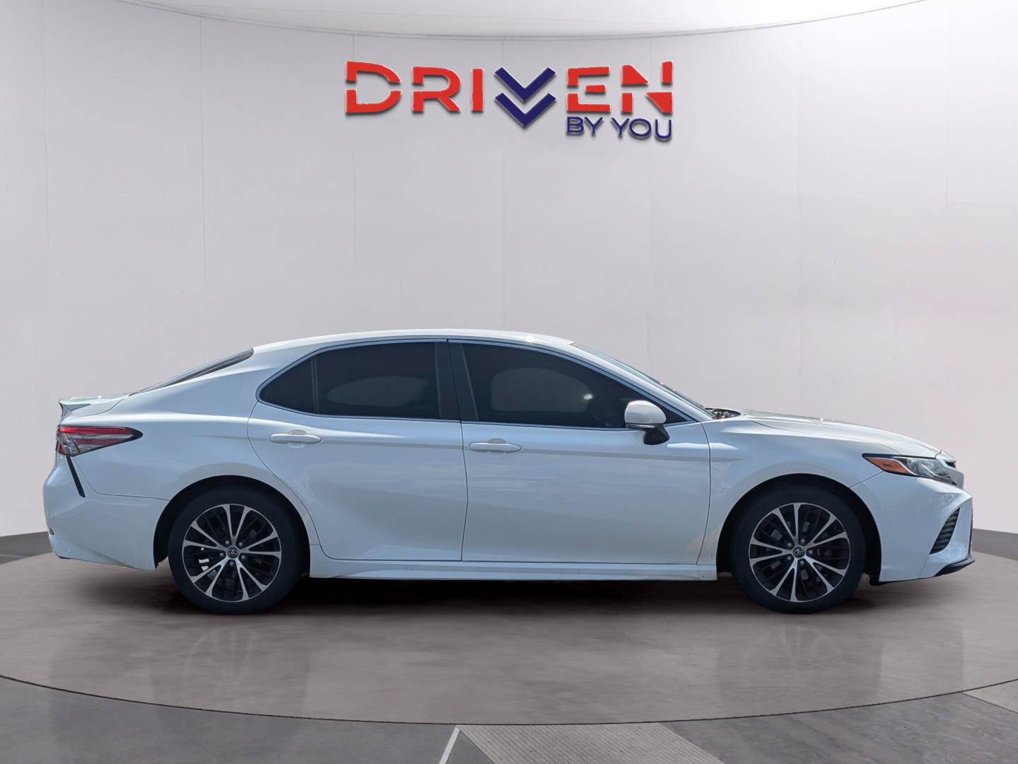 Used 2018 Toyota Camry SE w/ Convenience Package FWD image 6