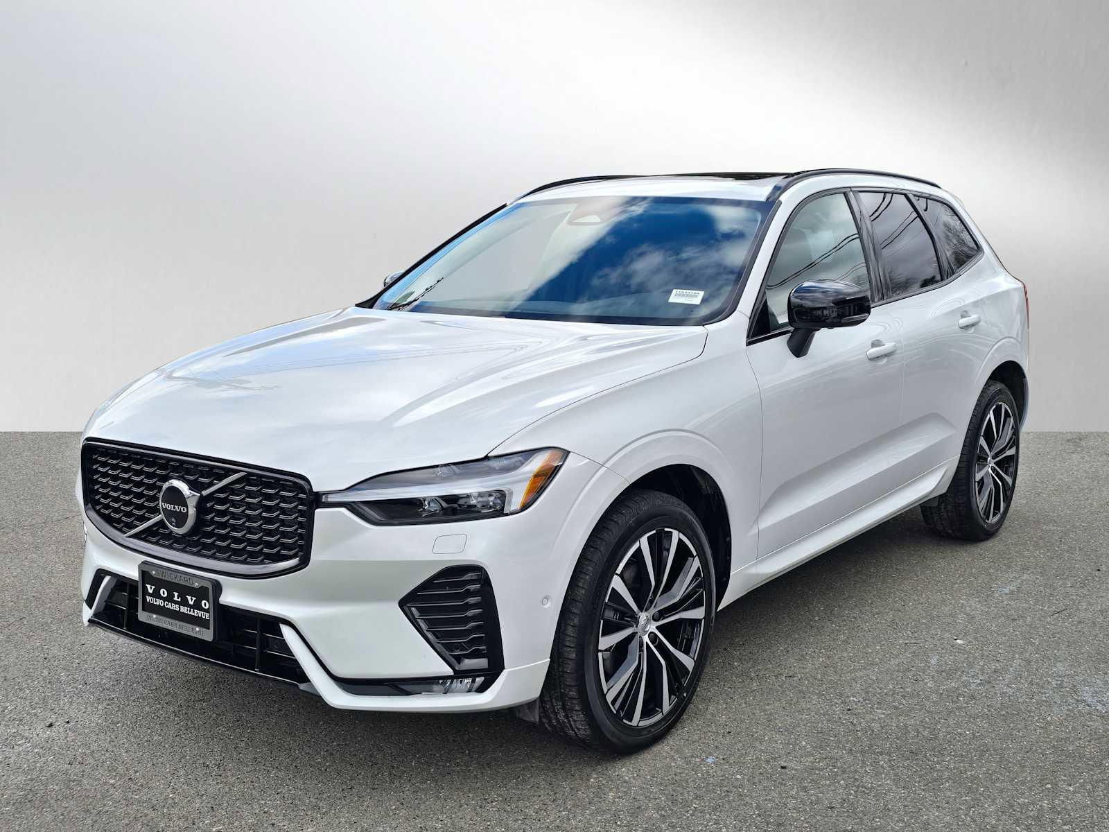 Certified 2025 Volvo XC60 B5 Plus image 7