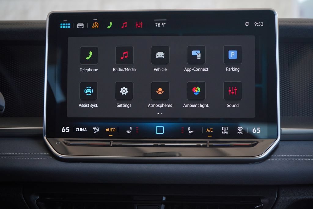 New 2026 Volkswagen Tiguan SE FWD image 11
