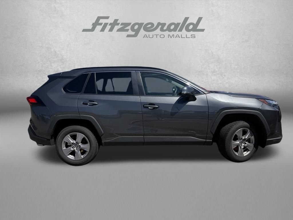 Used 2025 Toyota RAV4 XLE AWD/4WD image 2