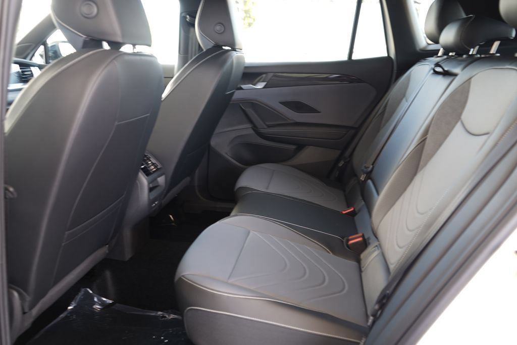 New 2026 Volkswagen Tiguan SE R-Line FWD image 7