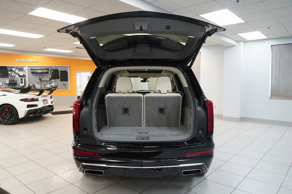 Used 2023 Cadillac XT6 Premium Luxury image 10
