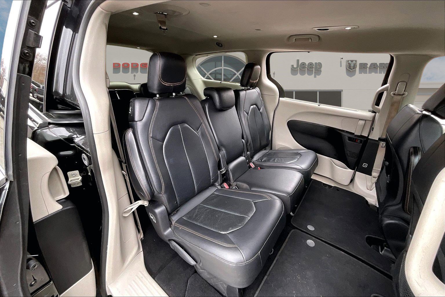 Used 2019 Chrysler Pacifica Touring-L image 24