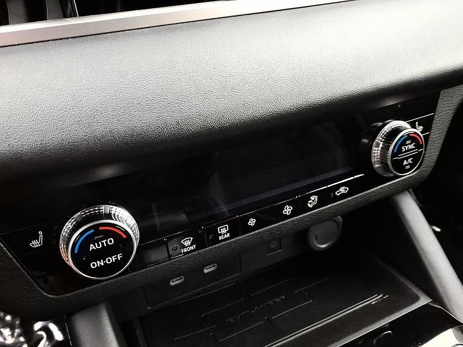Used 2025 Mitsubishi Outlander SE FWD image 27