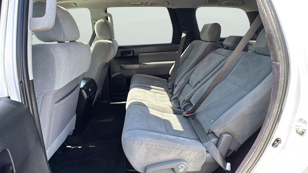 Used 2015 Toyota Sequoia SR5 RWD image 33