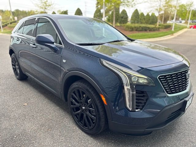 Used 2022 Cadillac XT4 Luxury w/ Cold Weather Package FWD image 6