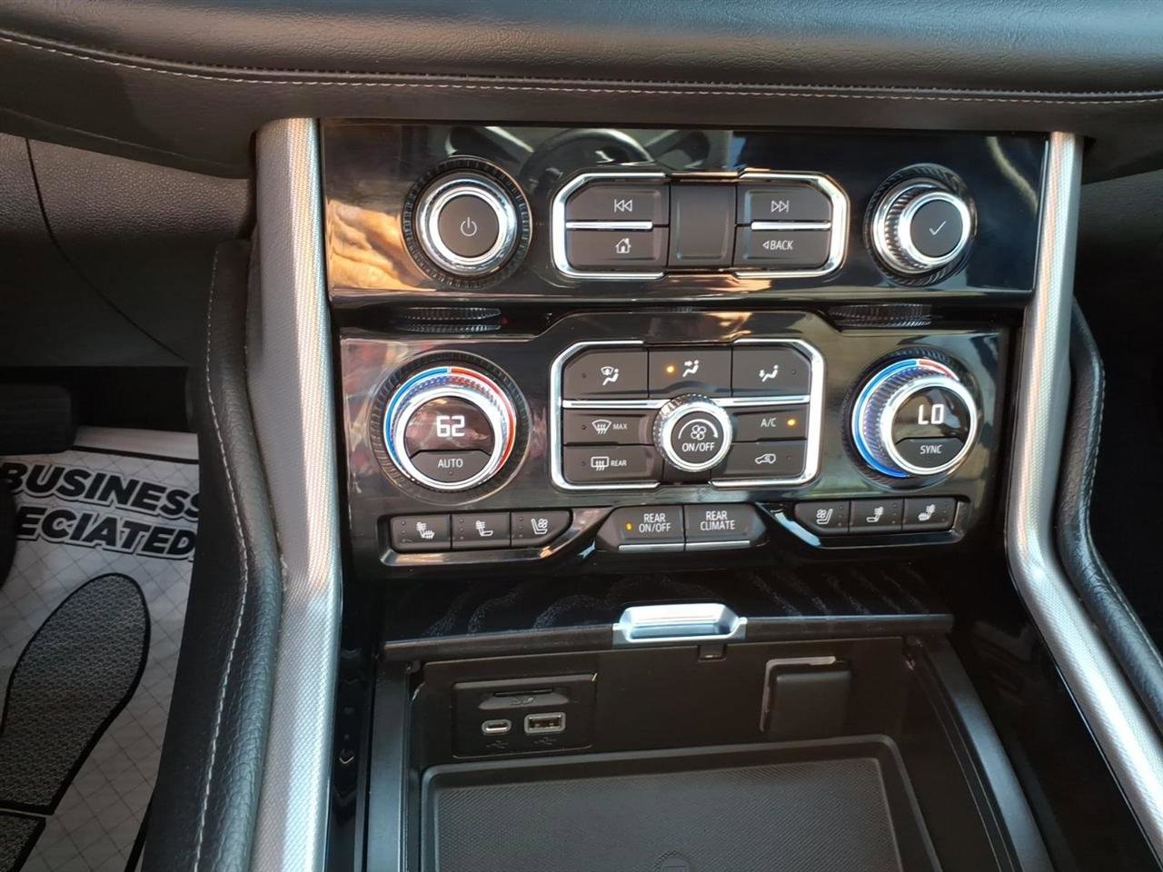 Used 2021 GMC Yukon Denali w/ LPO, Illumination Package image 16