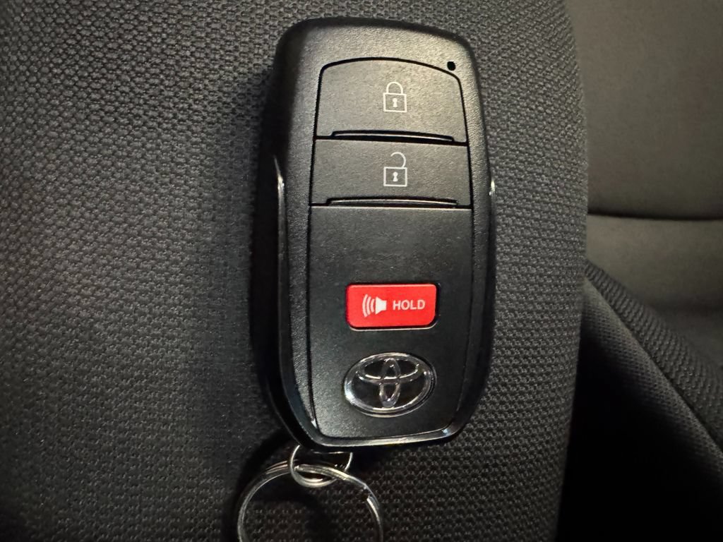 Used 2026 Toyota Corolla Cross LE AWD/4WD image 17