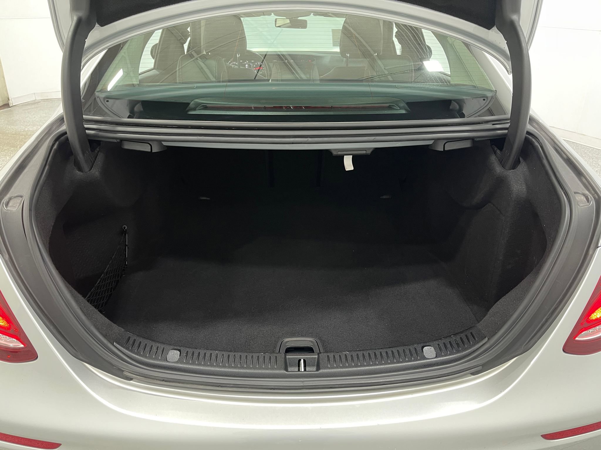 Used 2018 Mercedes-Benz E 300 E 300 image 28