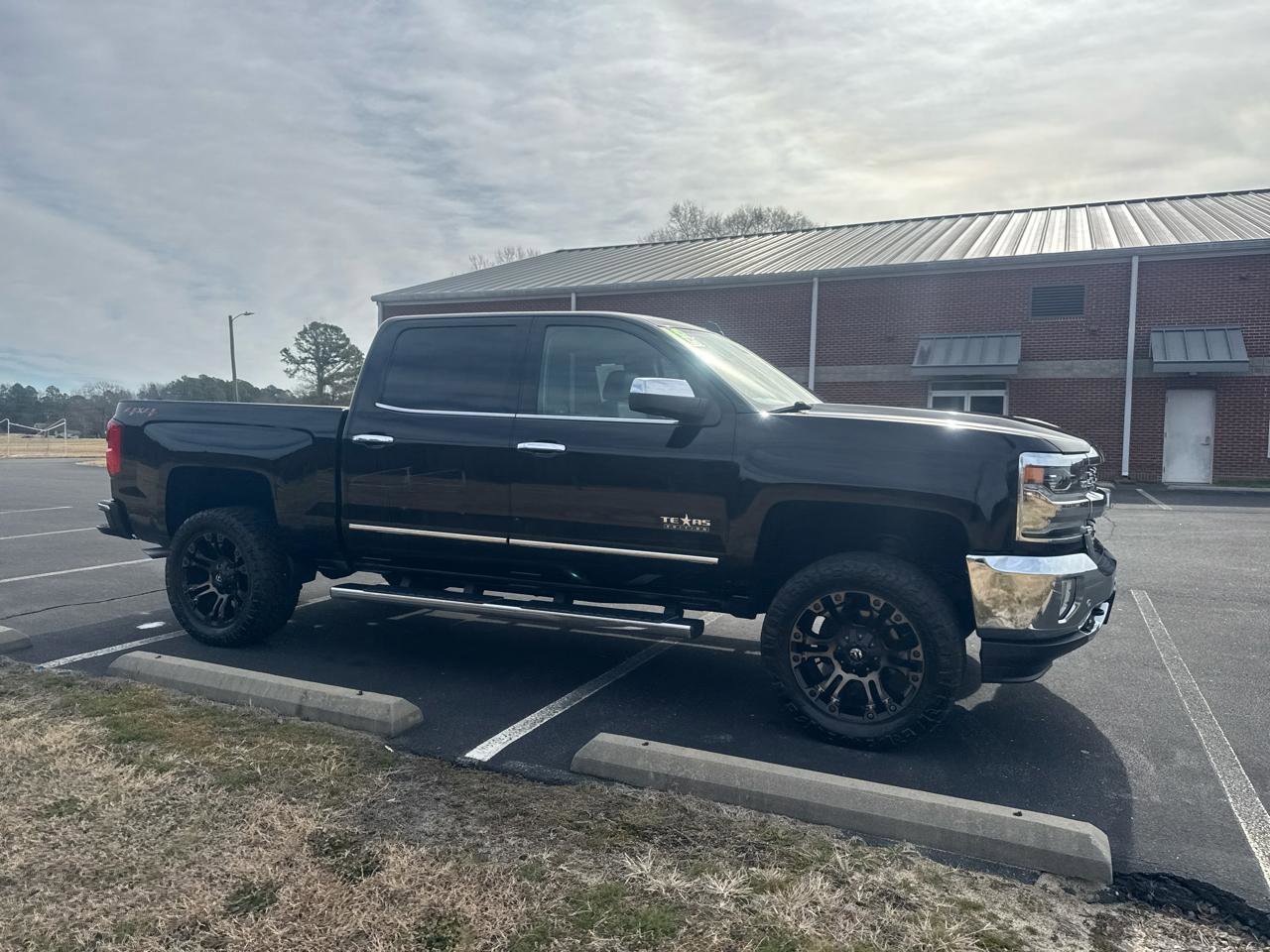 Used 2018 Chevrolet Silverado 1500 LTZ w/ Texas Edition AWD/4WD image 2
