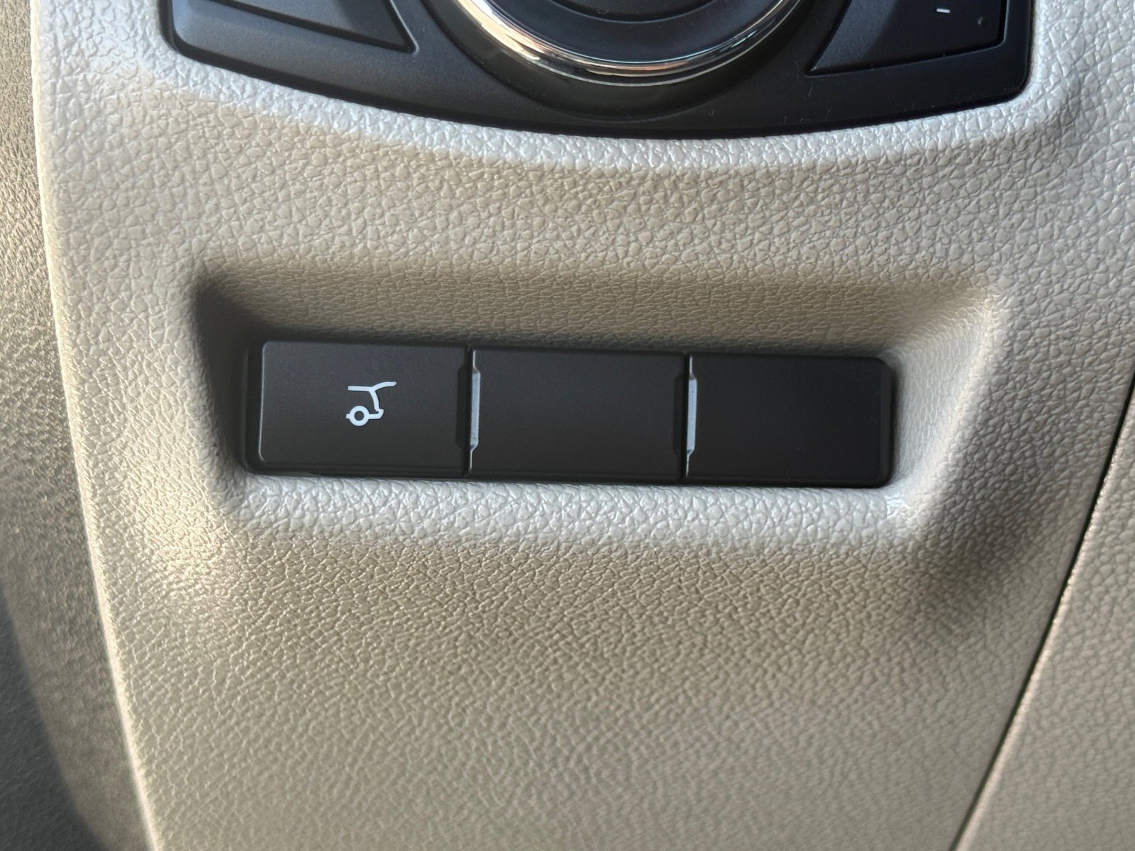 Used 2018 Ford Explorer XLT w/ Equipment Group 202A image 24