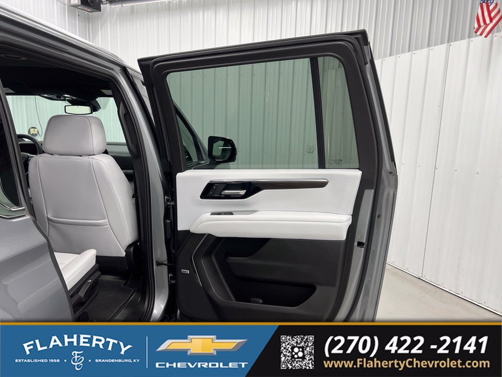 Used 2026 Chevrolet Suburban Premier AWD/4WD image 12