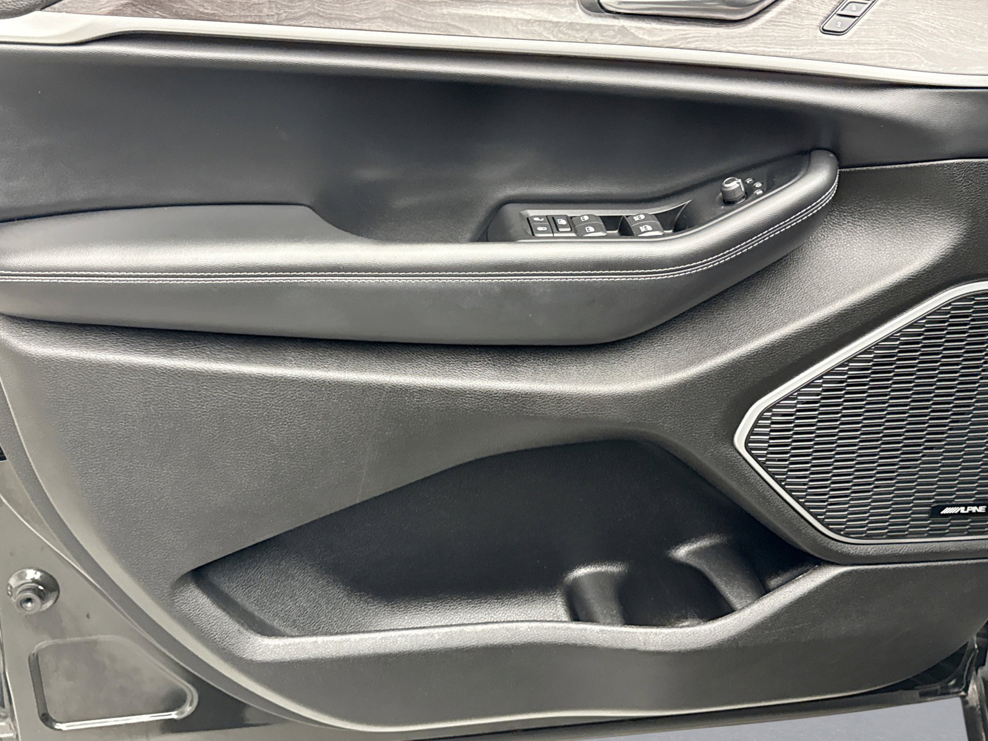 Used 2022 Jeep Grand Cherokee L Limited image 9