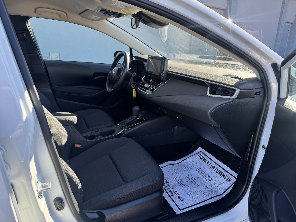 Used 2025 Toyota Corolla LE image 11