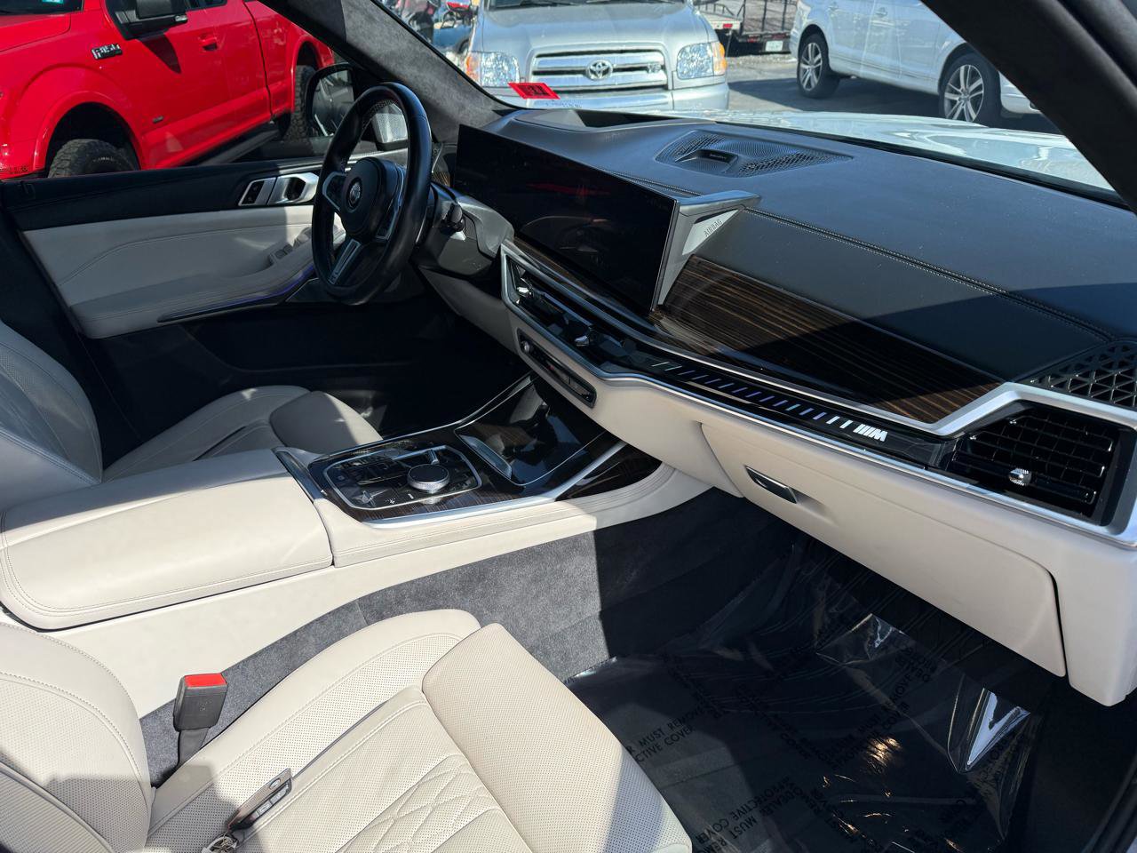Used 2025 BMW X7 M60i image 24