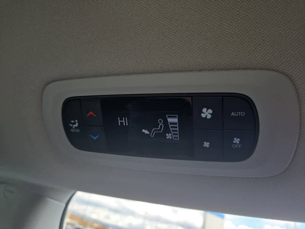 Used 2024 Chrysler Pacifica Touring-L image 60