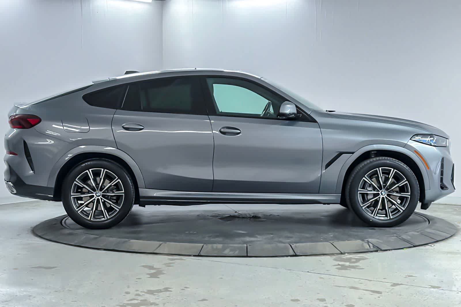 Used 2024 BMW X6 xDrive40i w/ Premium Package image 8