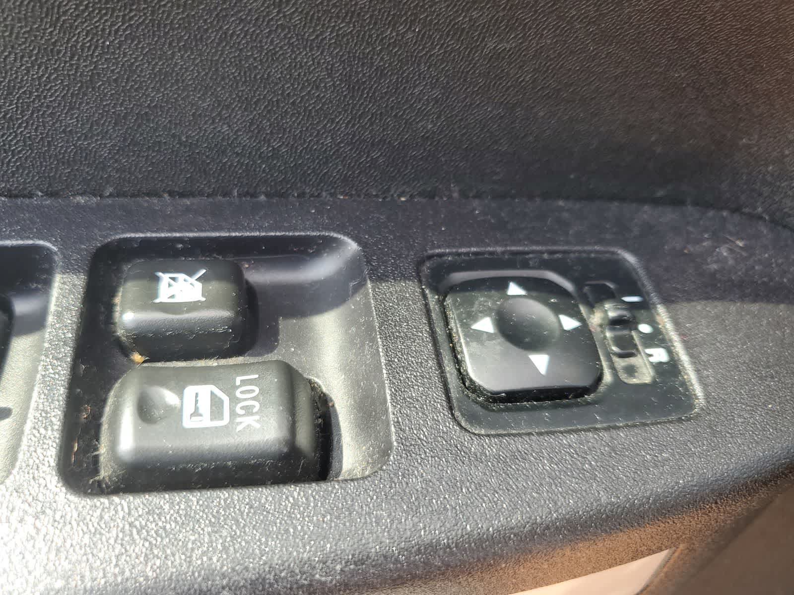 Used 2008 Mitsubishi Endeavor LS FWD image 24