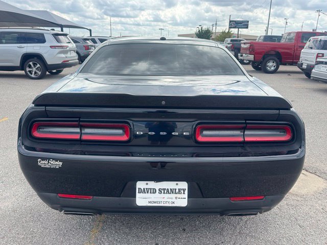 Used 2022 Dodge Challenger R/T RWD image 5