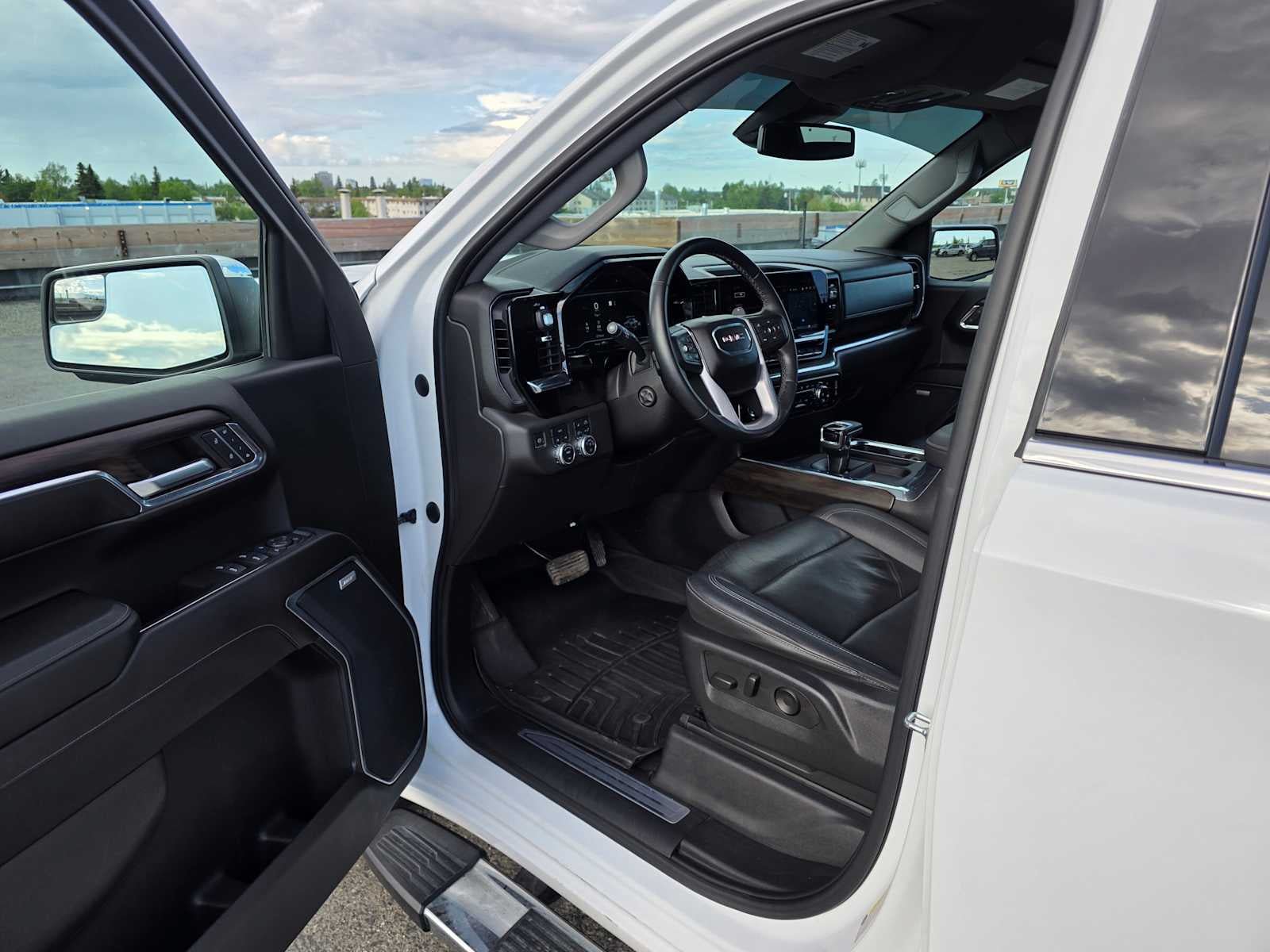 Used 2023 GMC Sierra 1500 SLT w/ SLT Premium Package AWD/4WD image 19
