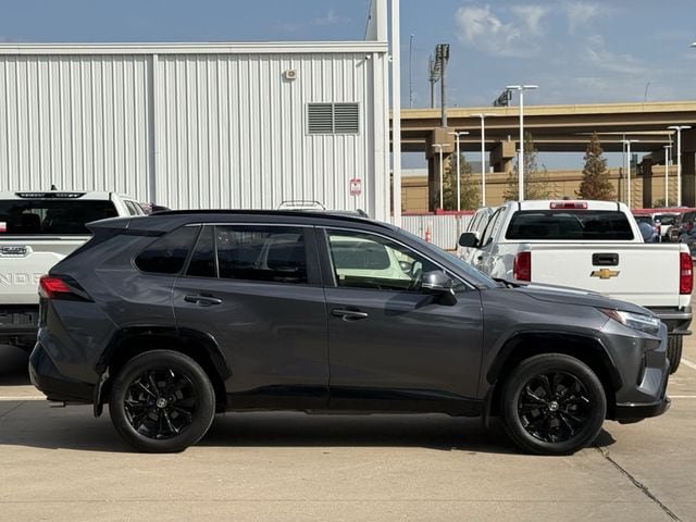 Used 2022 Toyota RAV4 SE AWD/4WD image 3
