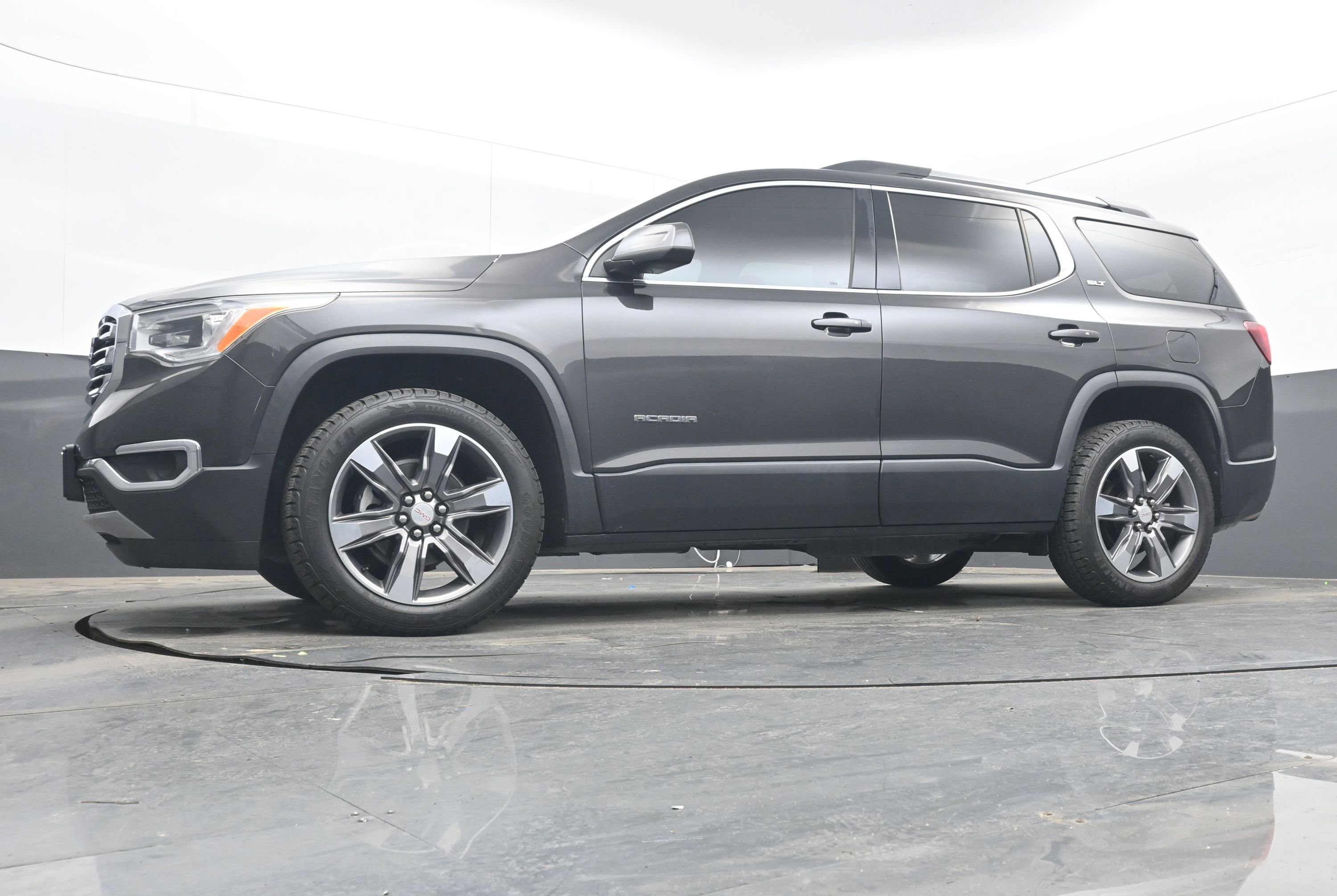 Used 2019 GMC Acadia SLT w/ LPO, Floor Liner Package image 23