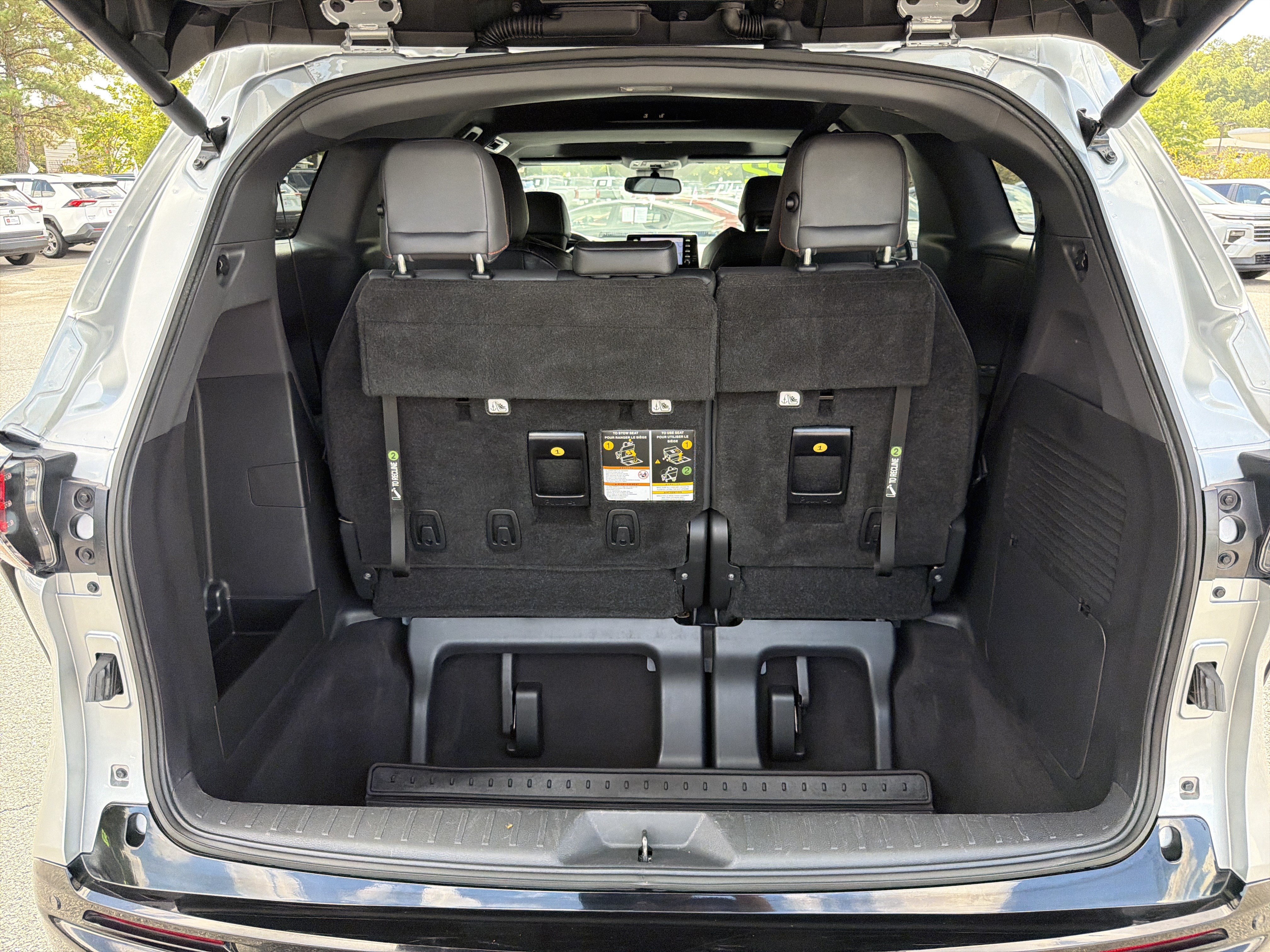 Used 2022 Toyota Sienna XSE FWD image 26