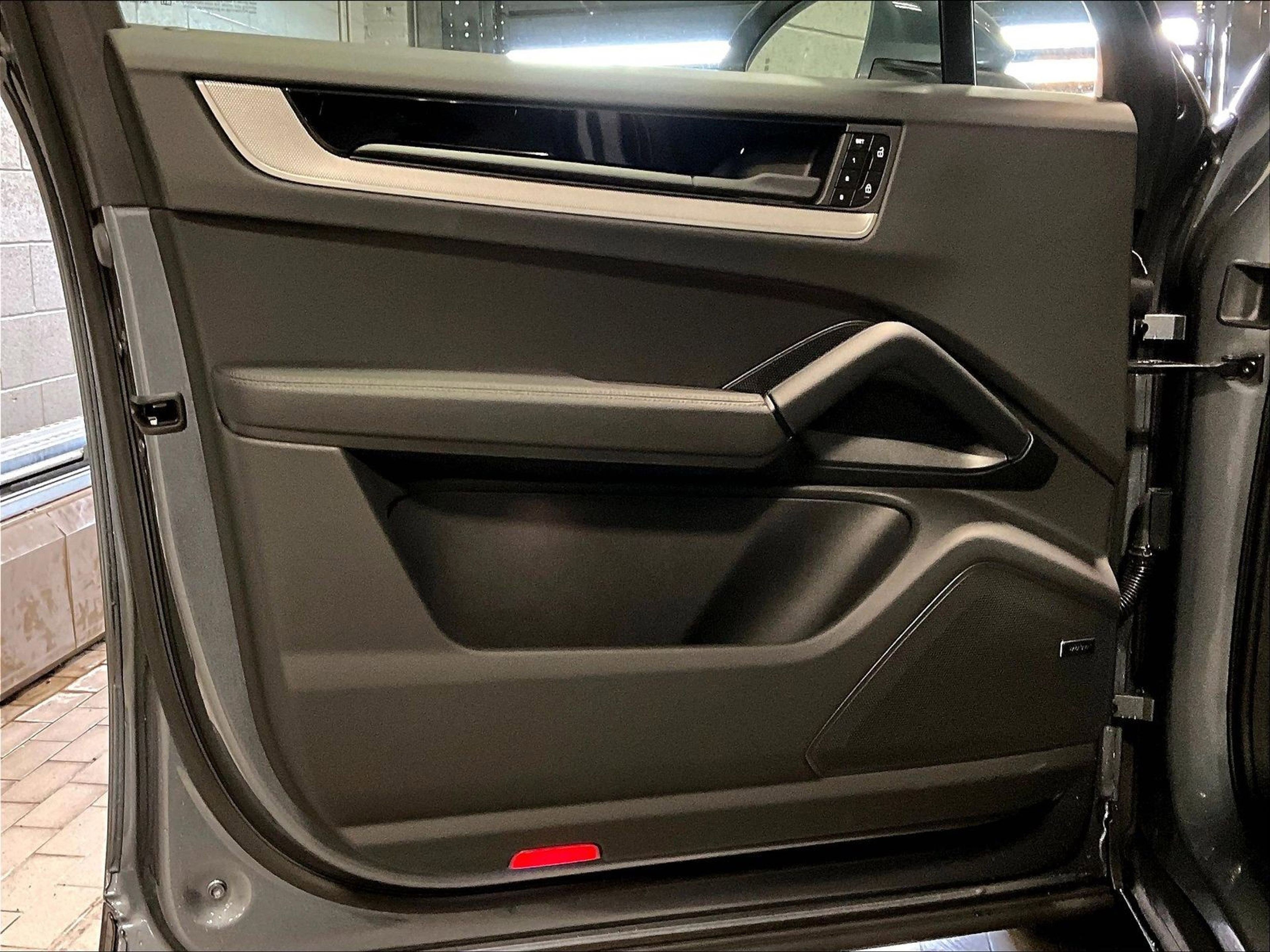New 2026 Porsche Cayenne image 16